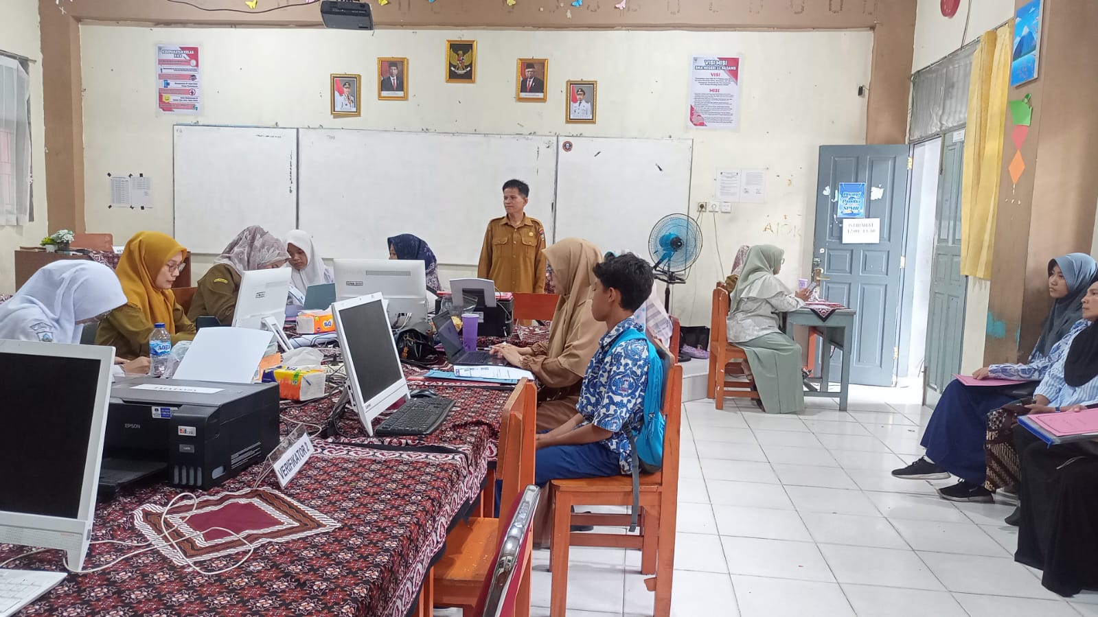 PELAKSANAAN SPMB SMA NEGERI 10 PADANG TAHUN AJARAN 2025/2026 BERLANGSUNG LANCAR DAN TERTIB