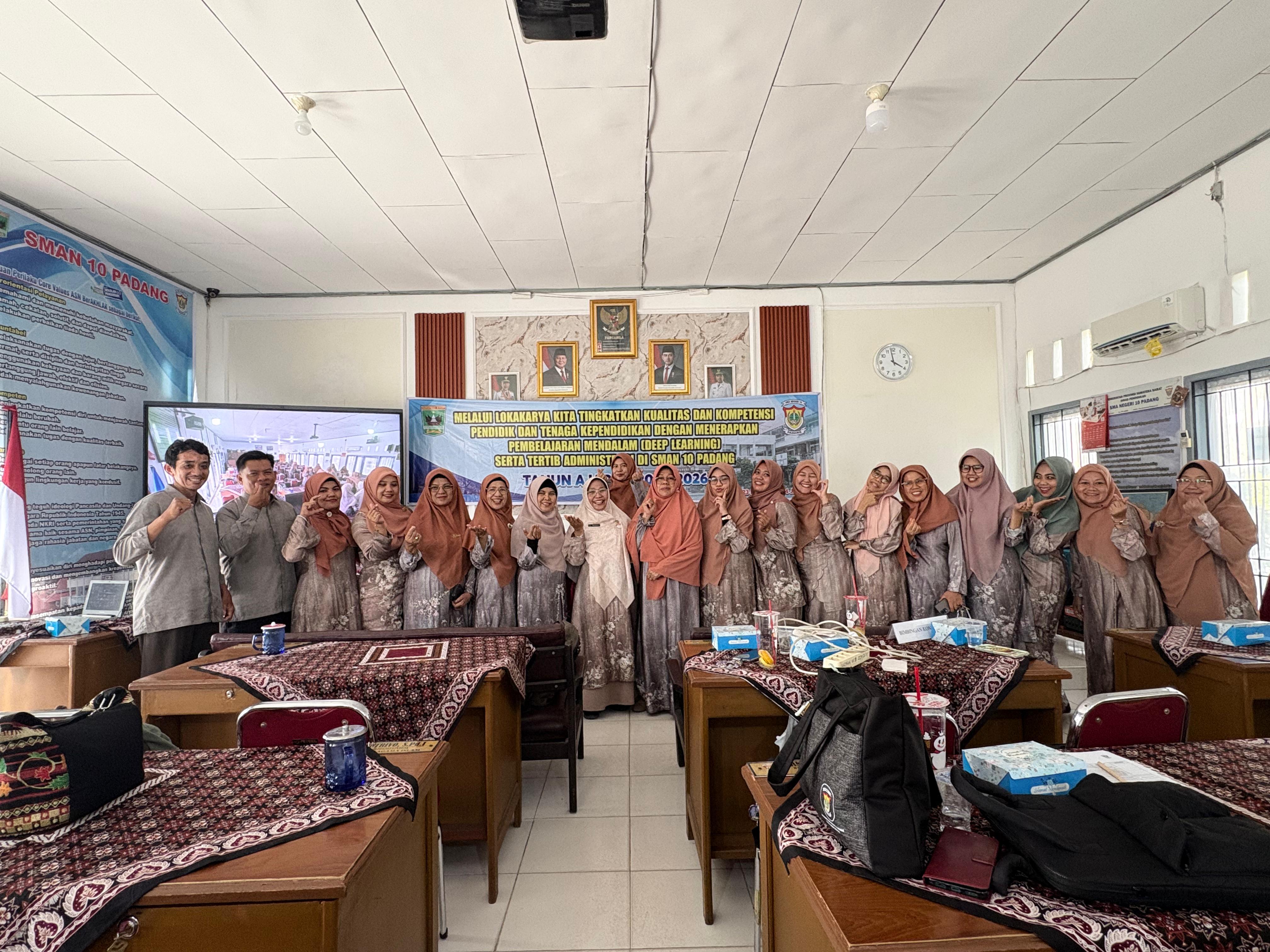 Lokakarya Peningkatan Kualitas dan Kompetensi di SMA Negeri 10 Padang
